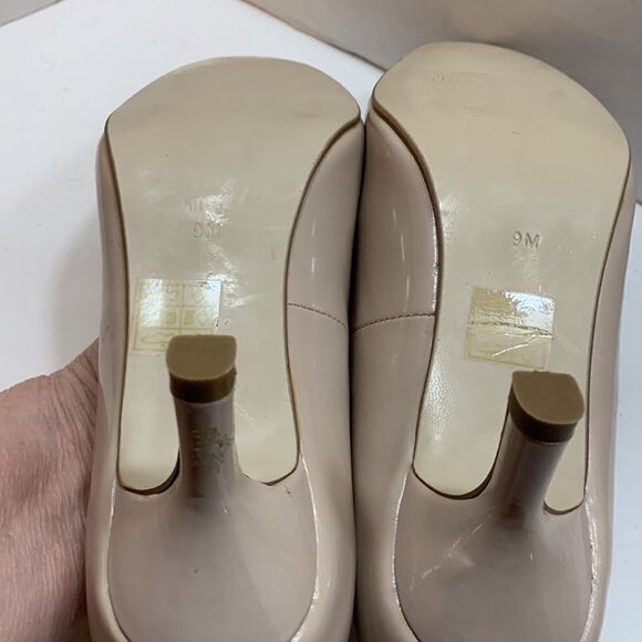 PIERRE DUMAS SIZE 9 Tan Pumps - Picture 4 of 6